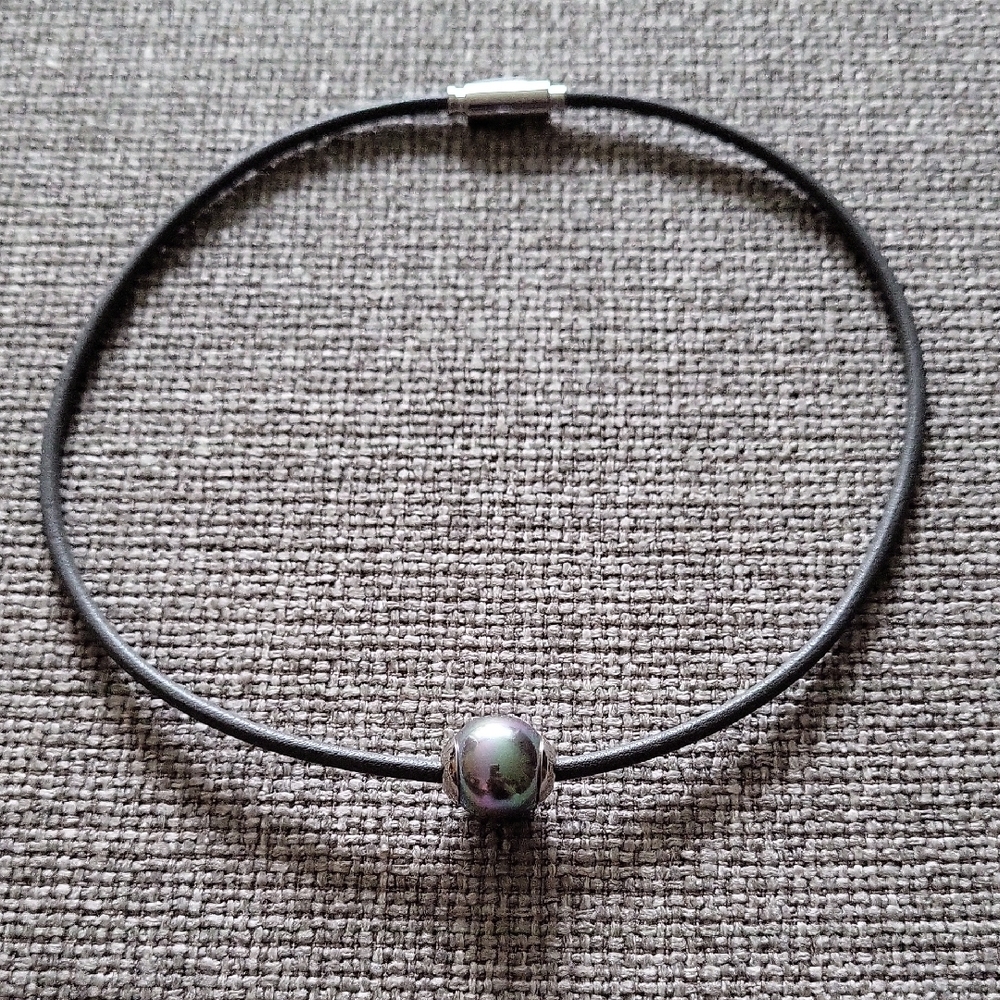 Majorica Grey Pearl Choker Necklace With Leather Cord